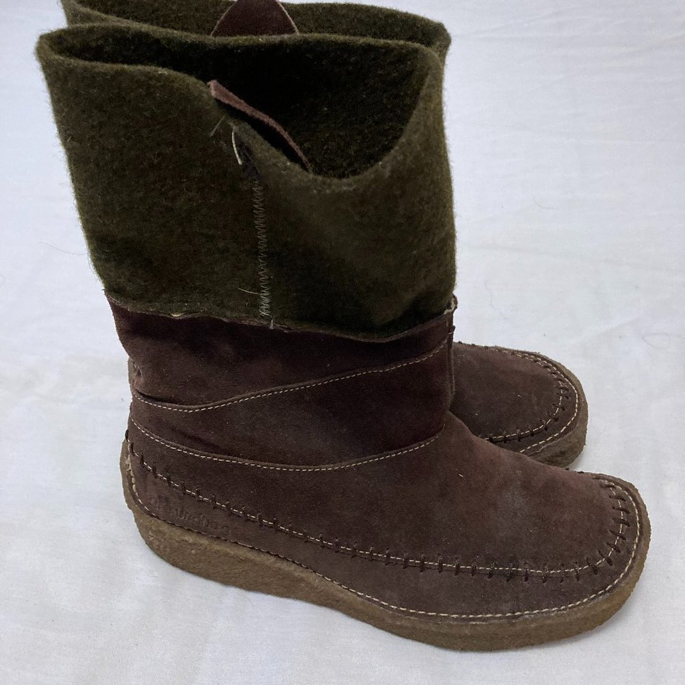 Groundhog suede boots, in dark brown and dark green suede, size 7 M